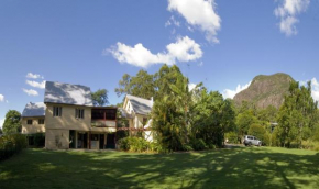 Отель Glass House Mountains Ecolodge  Гласс Хаус Маунтинс